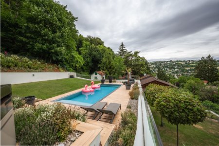 Elevated Living - Moderne VILLA MIT SALZWASSERPOOL, AUFZUG & HERRLICHEM AUSBLICK