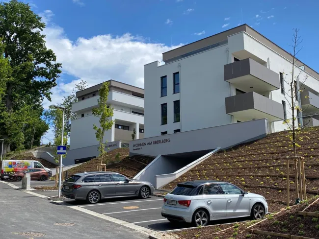 hochwertige 2-Zimmer Etagenwohnung mit PKW-Stellplatz - Titelbild