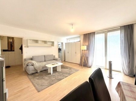 Rum: Helle Anlegerwohnung mit sonnigem, hofseitigem Südwestbalkon, Gemeinschaftsgarten und langfristiger Vermietung