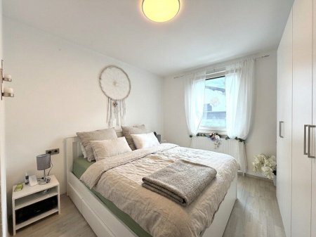 Schwaz: Schöne & gemütliche 3-Zimmer-Wohnung mit Süd-Loggia, Balkon & Tiefgaragenstellplatz – im Kaufpreis inkludiert