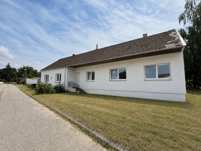 Haus mit großem Grundstück, Garage/Halle & herrlichem Fernblick in Pyhra - Titelbild