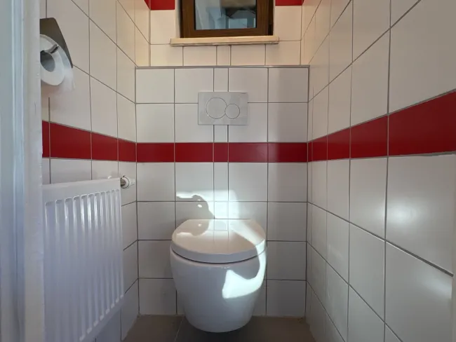 WC 2 (Eingangsbereich links)