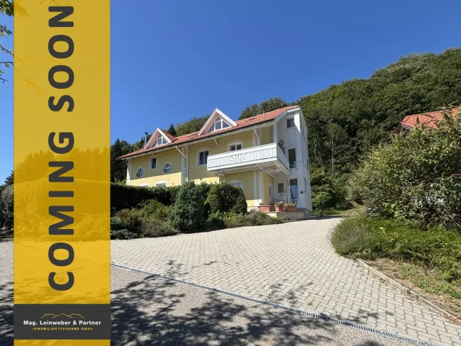 COMING SOON! Idyllisches großzügiges Landhaus mit Einliegerwohnung / Praxis, Doppelgarage und XXXL 7.273 m² Grundstück in wunderschöner Waldrandlage in Frankenburg am Hausruck - Titelbild