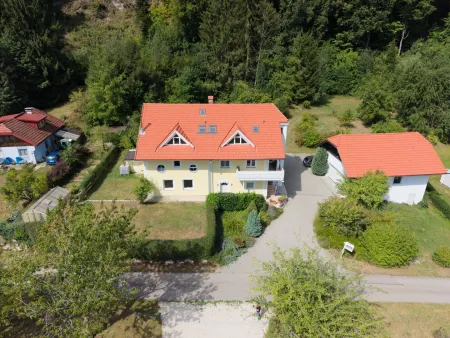 Idyllisches großzügiges Landhaus mit Einliegerwohnung / Praxis, Doppelgarage und XXXL 7.273 m² Grundstück in wunderschöner Waldrandlage in Frankenburg am Hausruck