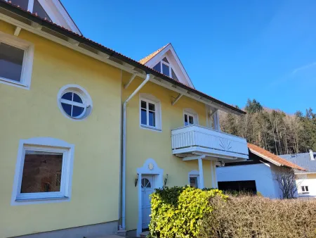 Idyllisches großzügiges Landhaus mit Einliegerwohnung / Praxis, Doppelgarage und XXXL 7.273 m² Grundstück in wunderschöner Waldrandlage in Frankenburg am Hausruck