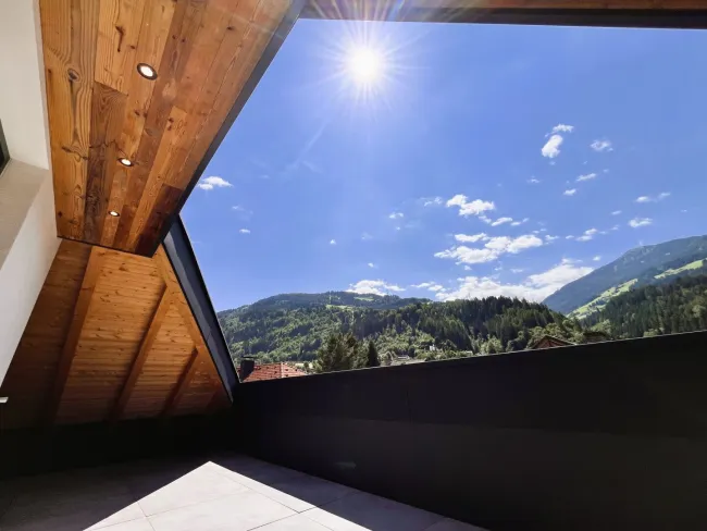 Rundum begehbare ca. 76m² große Dachterrasse