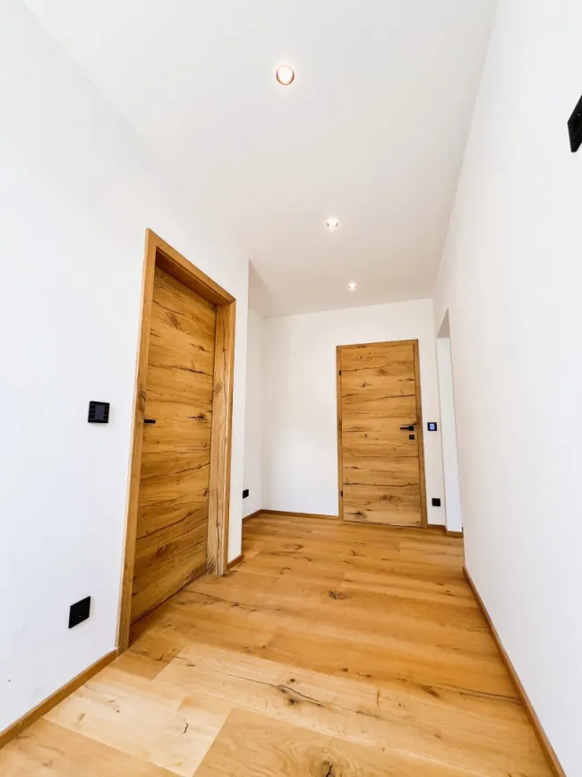 Schrankraum mit ca. 8m²