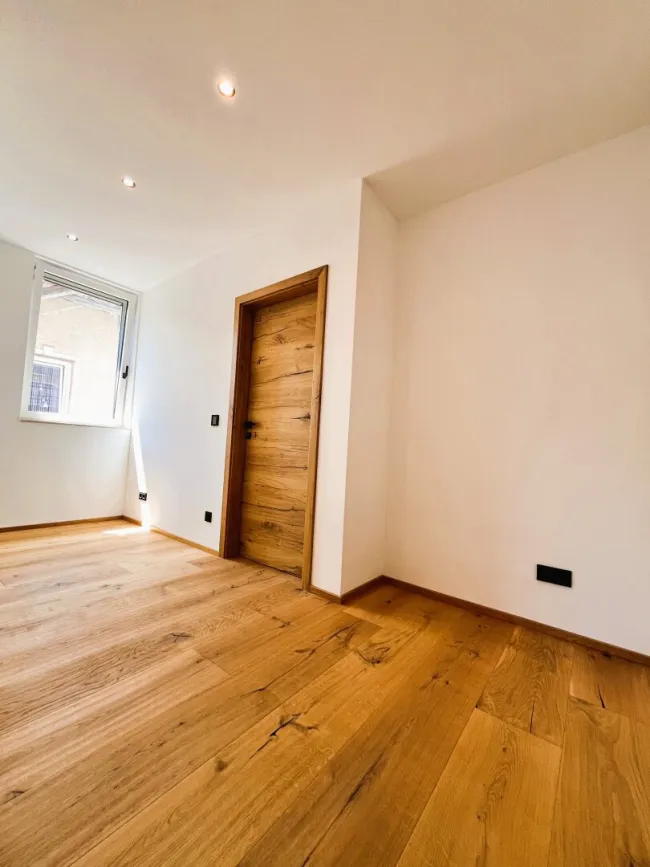 Schrankraum mit ca. 8m²