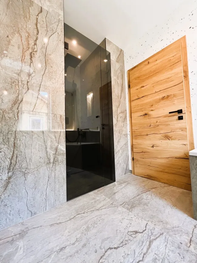 Bad 2 mit Walk-In-Dusche