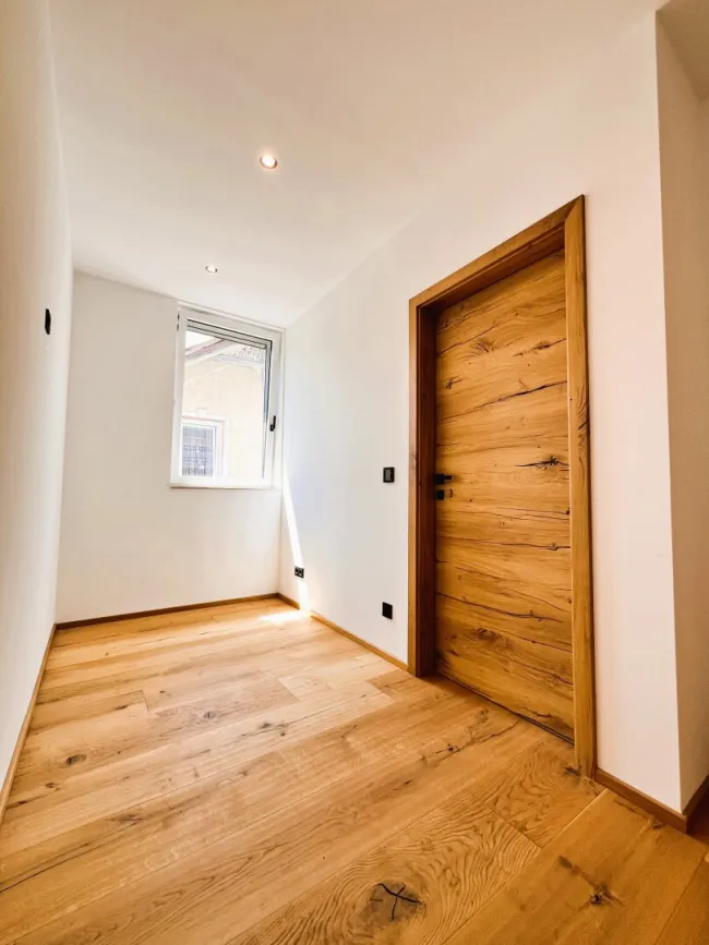 Schrankraum mit ca. 8m²