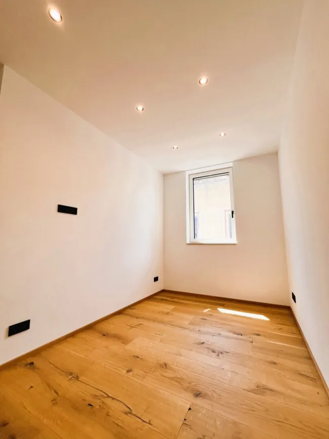Zimmer 2 mit ca. 9m²