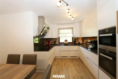 Moderne 4-Zi-EG-Wohnung in Villach mit Loggia, TG und AP & Einbauküche