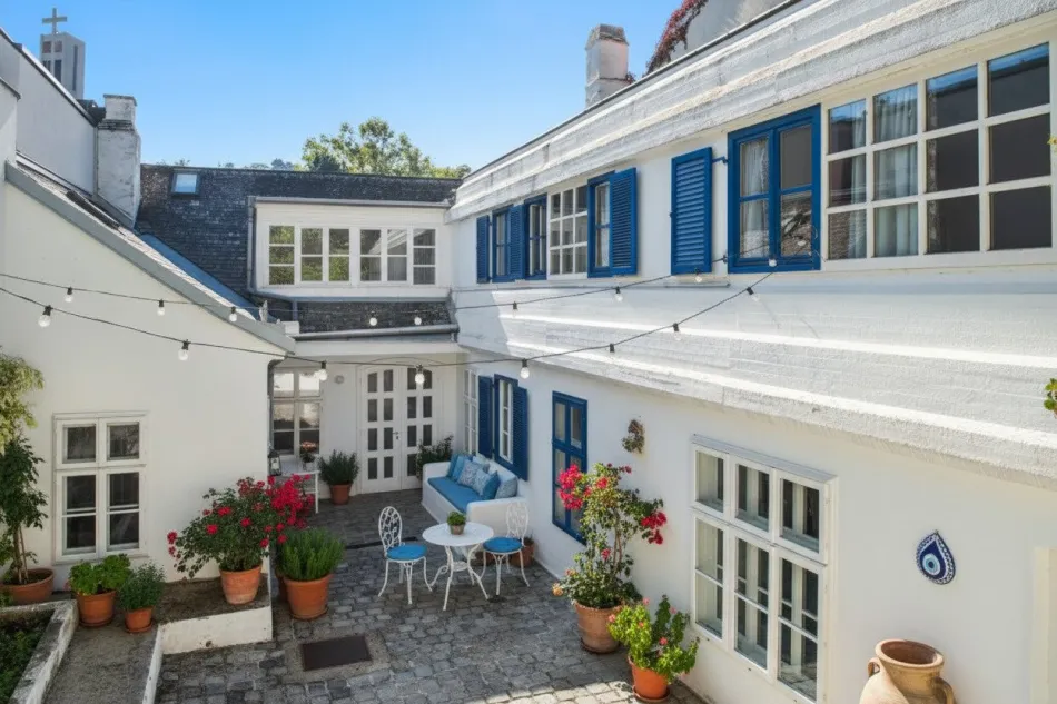 Staging Beispiel-Innenhof_KI generiert