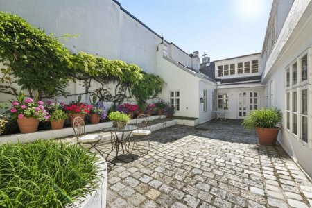 Attriumhof im Erdgeschoss, Stagingbeispiel (KI-generiert)