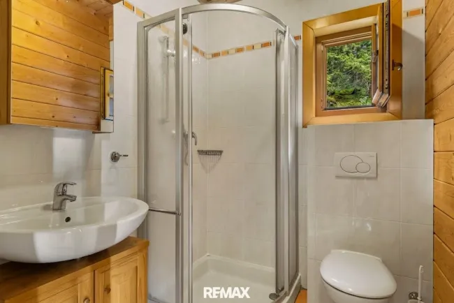 Badezimmer mit Dusche (EG)