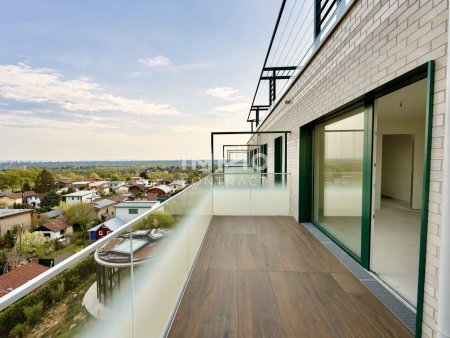 Commission-Free - First Occupancy on the 5th Floor: Living with Panaroma View