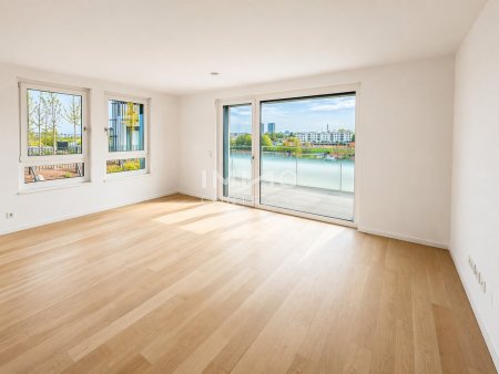 Commission-Free - First Occupancy on the 5th Floor: Living with Panaroma View