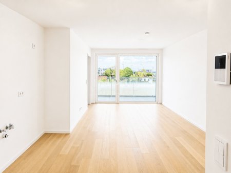 Commission-Free with a View: Perfekt Living amid beautifully Öandscaped Gardens