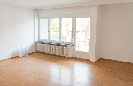 Modernes 2-Zimmer Büro mit Balkon & 2 Stellplätzen im Regierungsviertel