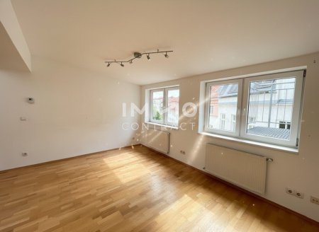 Aparte Dachgeschoßwohnung in der Hasnerstraße für Singles oder Paare