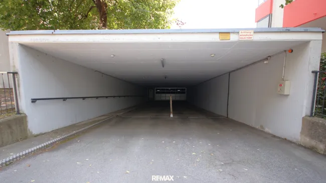 Tiefgaragentor