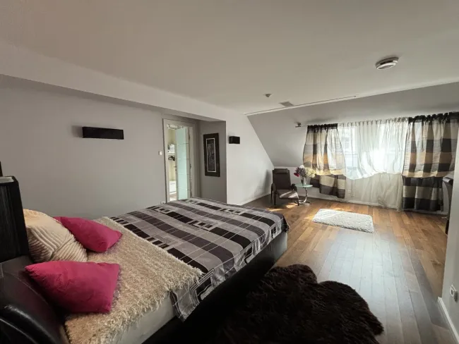 Schlafzimmer 1