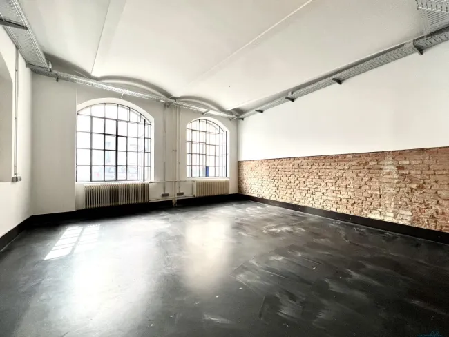 Modernes Loft-Büro in historischer Seidenfabrik – einzigartiger Backsteincharme & hochwertige Ausstattung - Bild
