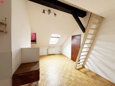 Charmantes Wohnerlebnis: Lichtdurchflutete Altbau-Dachgeschosswohnung!