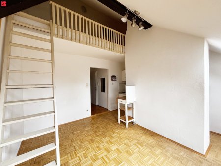 Charmantes Wohnerlebnis: Lichtdurchflutete Altbau-Dachgeschosswohnung!