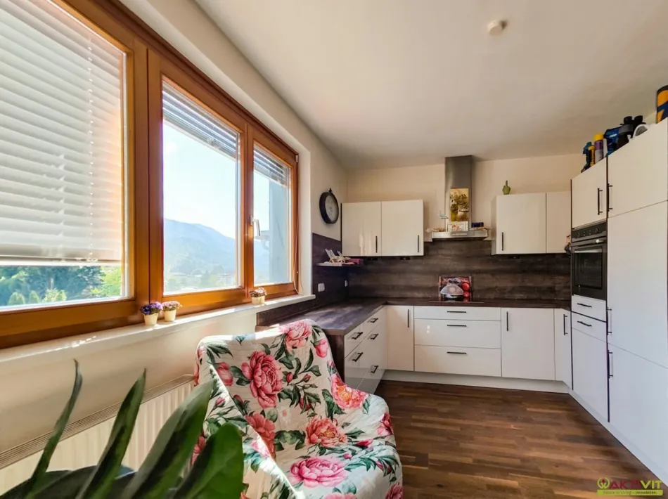 Wohnen nahe dem Faaker See – Wohnung mit Balkon und Carport - Titelbild