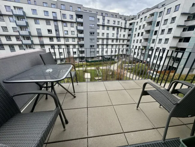 Neuwertige 2-Zi-Wohnung mit Balkon, Einbauküche & U-Bahn Nähe - Bild