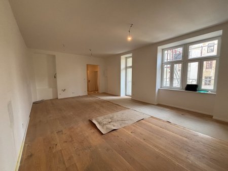 ELEGANZ TRIFFT MODERNE - ERSTBEZUG IM REVITALISIERTEN STILALTBAU - PROVISIONSFREI