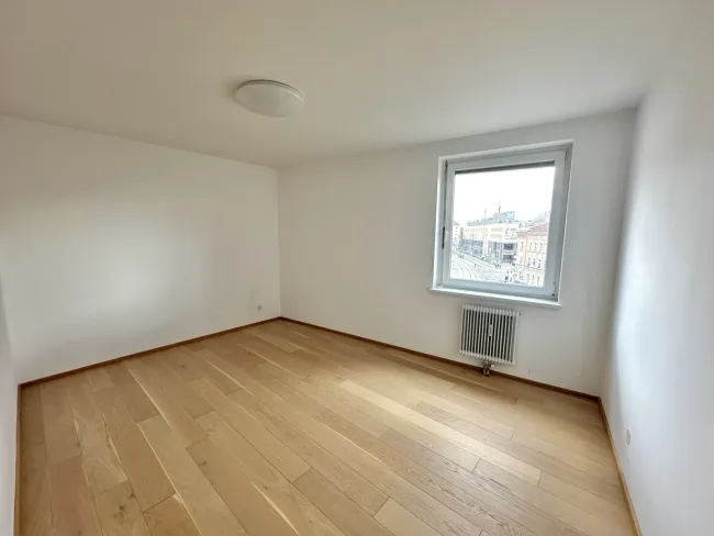 *NEUER PREIS* TOP LAGE MIT TRAUMHAFTEM AUSBLICK & TIEFGARAGENSTELLPLATZ - Bild
