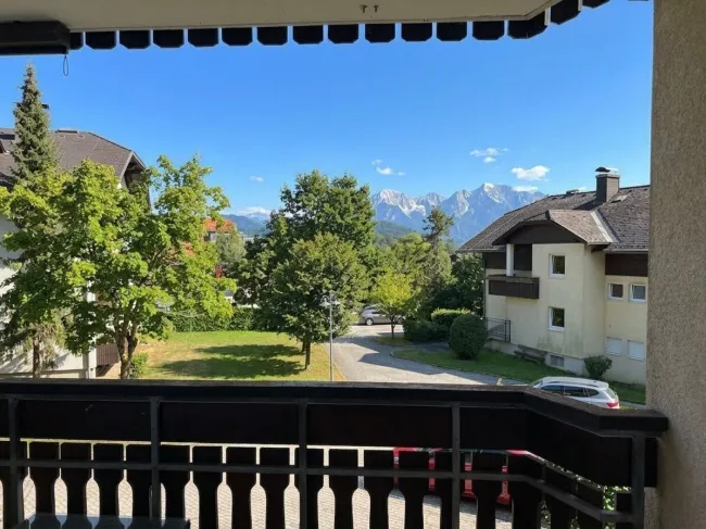 Wohnjuwel nahe Velden: Frisch modernisierte 3-Zimmer-Wohnung mit Karawankenblick und großem Kellerabteil - Titelbild