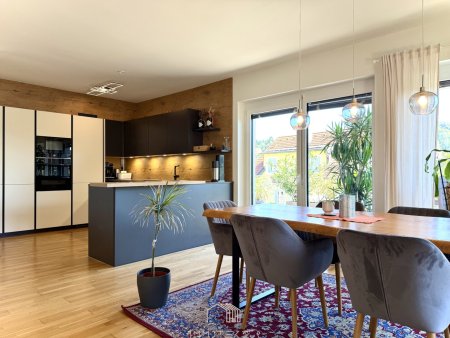 WOHNHIGHLIGHT NAHE GRAZ: Großzügige 5‑Zimmer‑Wohnung mit großem Balkon, zwei Parkplätzen, E‑Ladestation & exklusiver Grünruhelage