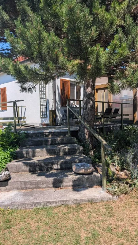 Gepflegtes Einfamilienhaus mit Wintergarten und großem Garten in ruhiger Wohnlage - Titelbild