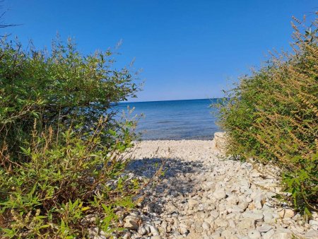 Charmantes Ferienhaus in Betiga, Kroatien – 3 Zimmer, Garten, Terrasse, Solar 100 Meter vom Meer entfernt 850 qm Grundstück