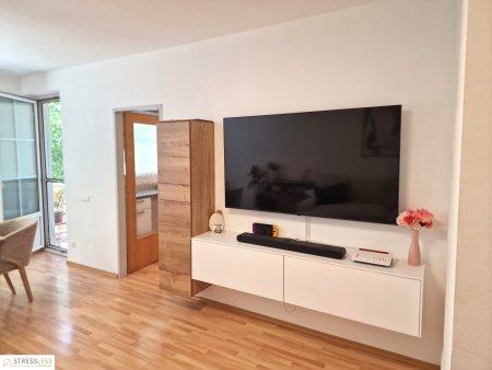 25 Minuten vor Wien! Sonnige 3 Zimmer- Eigentumswohnung mit Parkblick, gemütlicher Loggia und überdachtem Parkplatz!