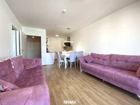 Möblierte 2-Zimmer-Wohnung im 3. Liftstock mit Freifläche in U6-Nähe