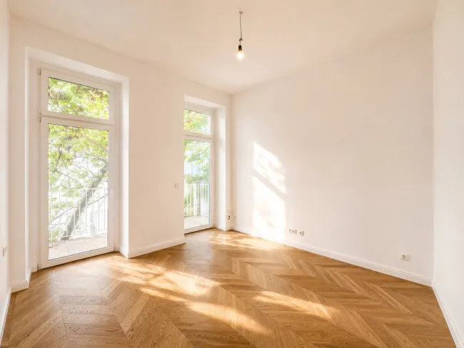 ***ERSTBEZUG 4-Zimmer-Altbauwohnung mit 2 Balkonen nahe 1010 in absoluter Ruhelage*** - Bild