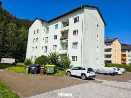 Helle 4 Zimmerwohnung mit Balkon