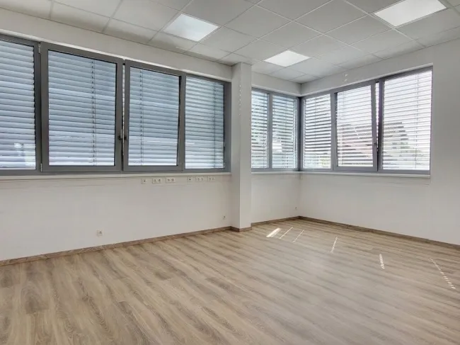 ! AKTION PROVISIONSFREI ! 1A Lage. Moderne, barrierefreie Gewerbefläche (152 m²) im Süden von Graz – Ideal für Praxis, Büro oder Kanzlei - Bild