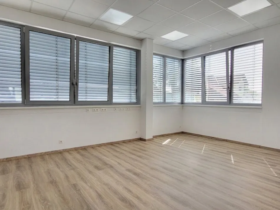 ! AKTION PROVISIONSFREI ! 1A Lage. Moderne, barrierefreie Gewerbefläche (152 m²) im Süden von Graz – Ideal für Praxis, Büro oder Kanzlei - Bild