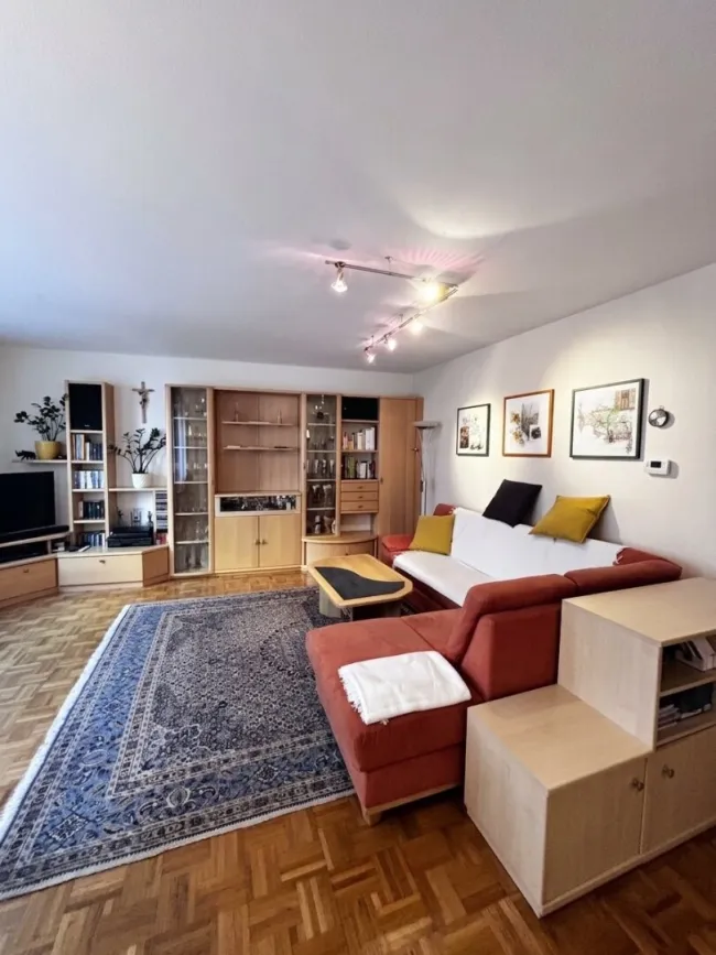 Charmante 3-Zimmer-Wohnung mit Tiefgaragenplatz im Herzen des 7. Bezirks - Bild