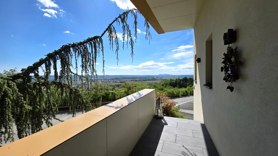 Exklusive Designvilla am Gedersberg - Panorama, Überlaufpool & Premium-Ausstattung und großem Grundstück - Bild