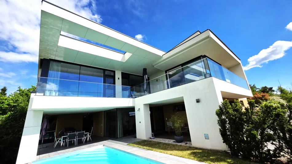 Exklusive Designvilla am Gedersberg - Panorama, Überlaufpool & Premium-Ausstattung und großem Grundstück - Titelbild