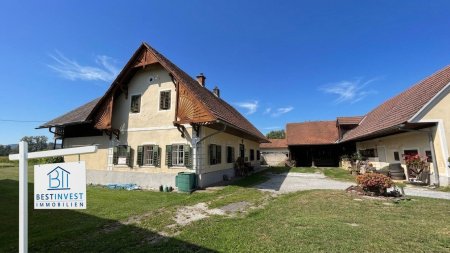 Bauernhaus mit Nebengebäuden und optionalem Ackerland