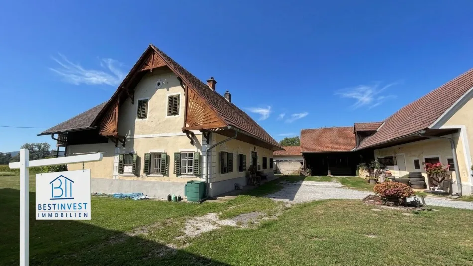 Bauernhaus mit Nebengebäuden und optionalem Ackerland - Titelbild