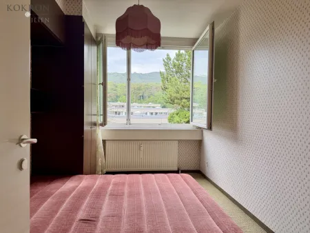 Schlafzimmer mit Grünblick