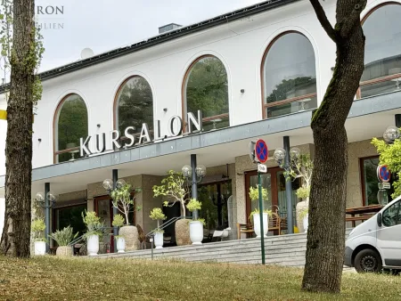 Der Kursalon, gleich nebenan